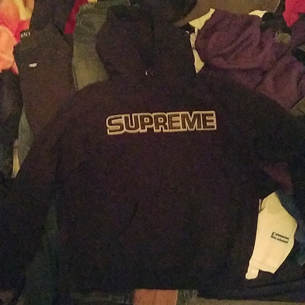 Supreme sweatshirt